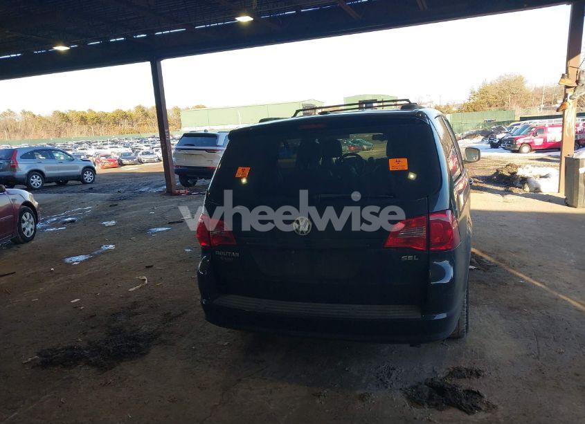 Photo 15 of 2011 Volkswagen Routan SEL (VIN 2V4RW5DG7BR698549)