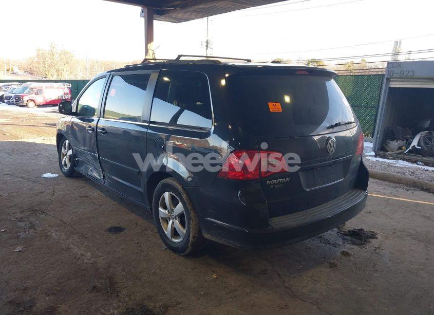 Photo 3 of 2011 Volkswagen Routan SEL (VIN 2V4RW5DG7BR698549)
