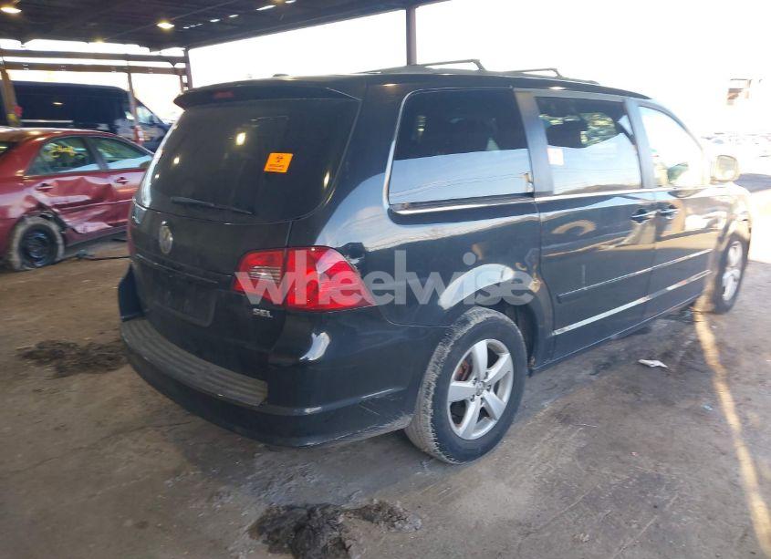 Photo 4 of 2011 Volkswagen Routan SEL (VIN 2V4RW5DG7BR698549)