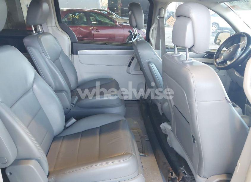 Photo 8 of 2011 Volkswagen Routan SEL (VIN 2V4RW5DG7BR698549)