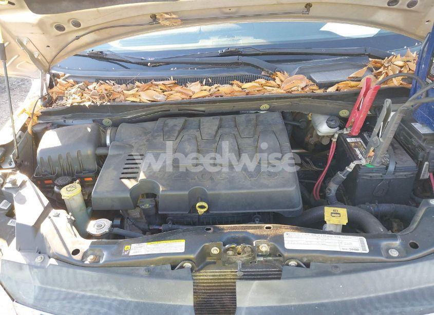 Photo 10 of 2010 Volkswagen Routan SEL (VIN 2V4RW5DX4AR295269)