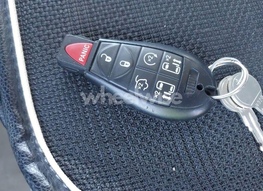 Photo 11 of 2010 Volkswagen Routan SEL (VIN 2V4RW5DX4AR295269)