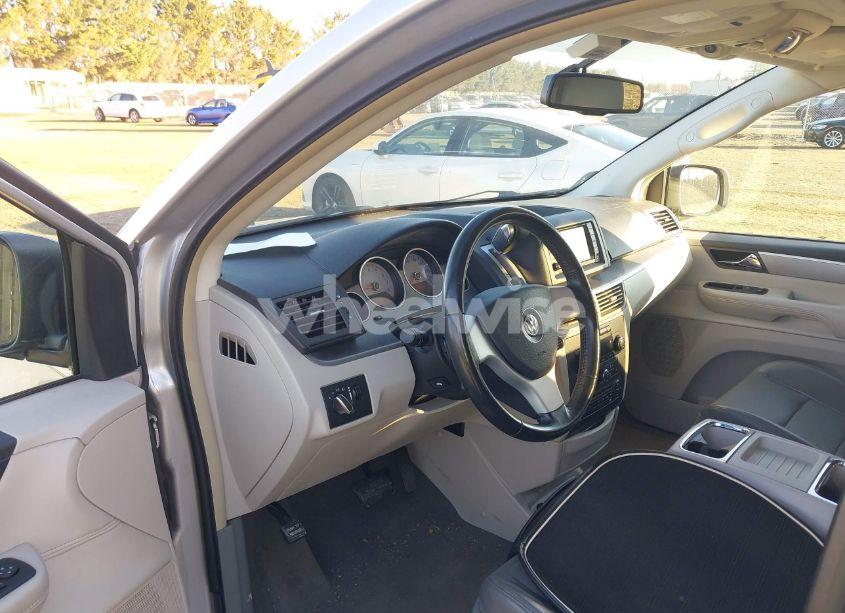 Photo 5 of 2010 Volkswagen Routan SEL (VIN 2V4RW5DX4AR295269)