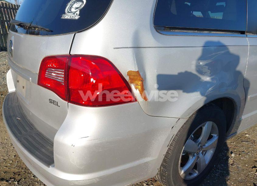 Photo 6 of 2010 Volkswagen Routan SEL (VIN 2V4RW5DX4AR295269)