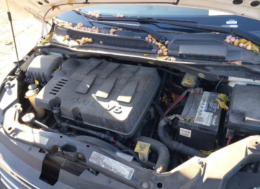 Photo 10 of 2010 Volkswagen Routan SEL (VIN 2V4RW5DX7AR195408)