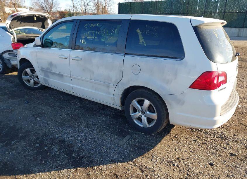 Photo 3 of 2010 Volkswagen Routan SEL (VIN 2V4RW5DX7AR195408)