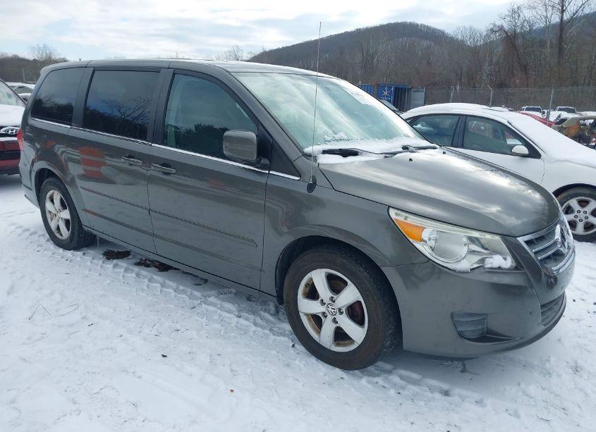 2010 Volkswagen Routan SEL (VIN 2V4RW5DXXAR424356) main photo