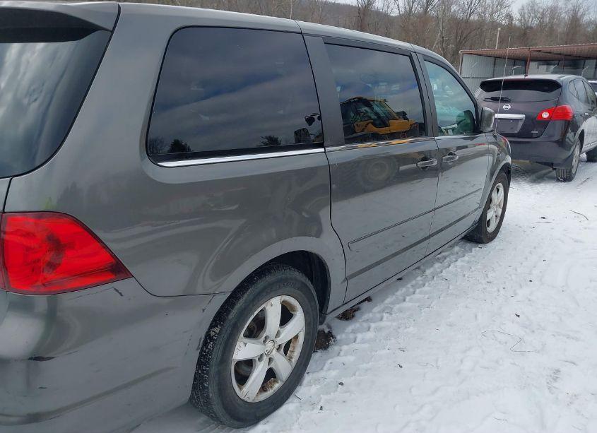 Photo 4 of 2010 Volkswagen Routan SEL (VIN 2V4RW5DXXAR424356)