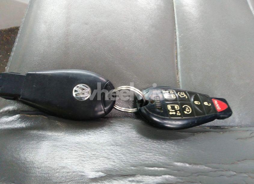 Photo 11 of 2010 Volkswagen Routan SEL PREMIUM (VIN 2V4RW6DX1AR228103)