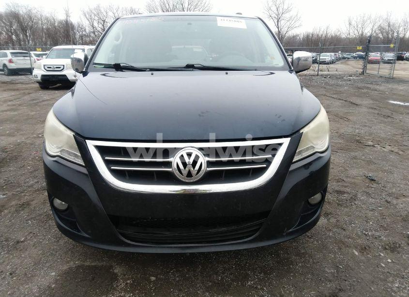 Photo 12 of 2010 Volkswagen Routan SEL PREMIUM (VIN 2V4RW6DX1AR228103)