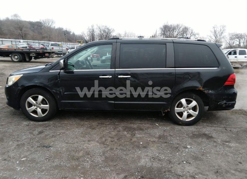 Photo 14 of 2010 Volkswagen Routan SEL PREMIUM (VIN 2V4RW6DX1AR228103)