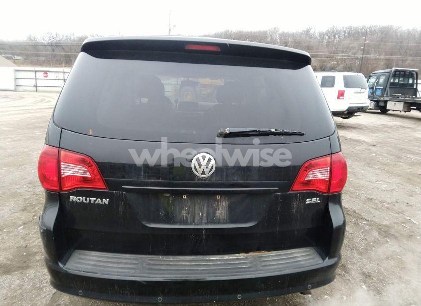 Photo 16 of 2010 Volkswagen Routan SEL PREMIUM (VIN 2V4RW6DX1AR228103)