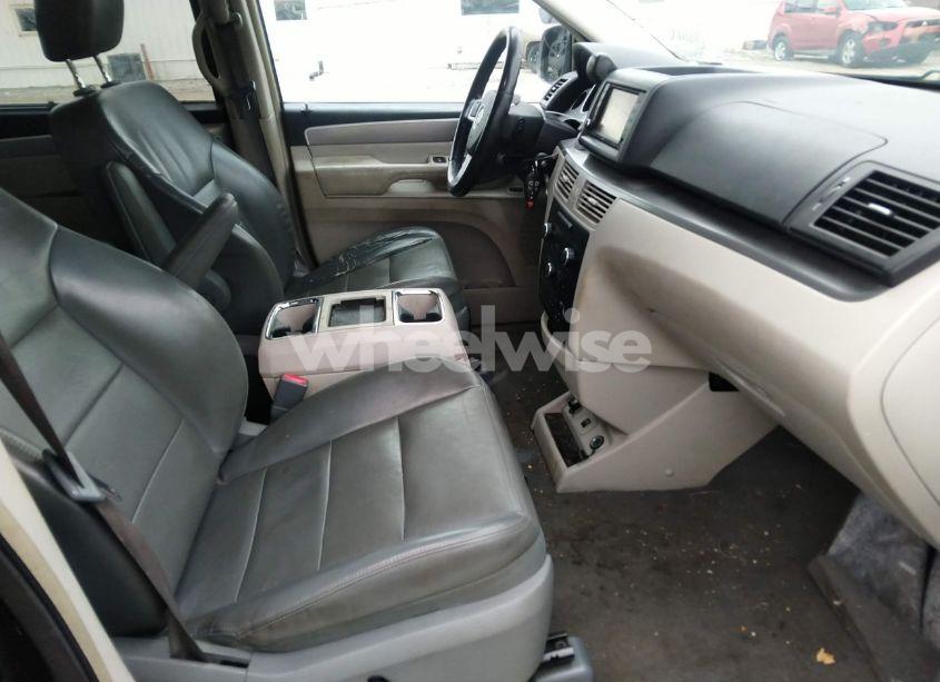 Photo 5 of 2010 Volkswagen Routan SEL PREMIUM (VIN 2V4RW6DX1AR228103)