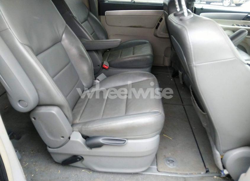 Photo 8 of 2010 Volkswagen Routan SEL PREMIUM (VIN 2V4RW6DX1AR228103)