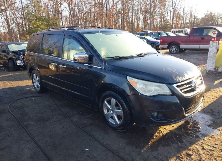2010 Volkswagen Routan SEL PREMIUM (VIN 2V4RW6DX1AR250733) main photo