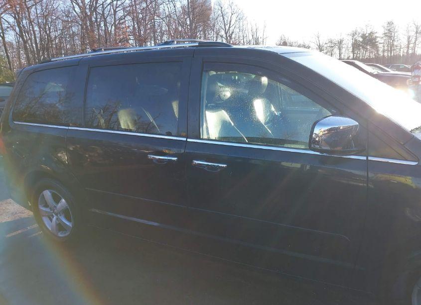 Photo 13 of 2010 Volkswagen Routan SEL PREMIUM (VIN 2V4RW6DX1AR250733)