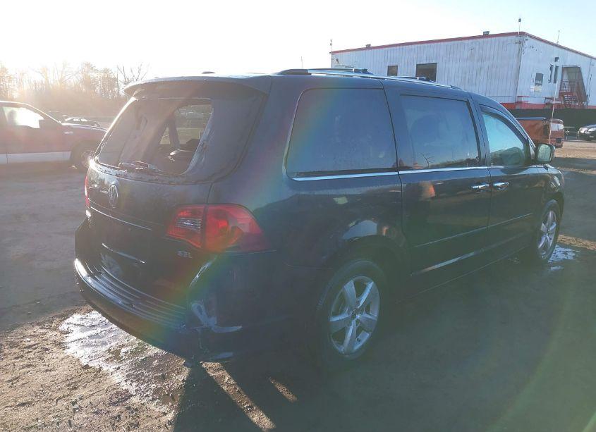 Photo 4 of 2010 Volkswagen Routan SEL PREMIUM (VIN 2V4RW6DX1AR250733)