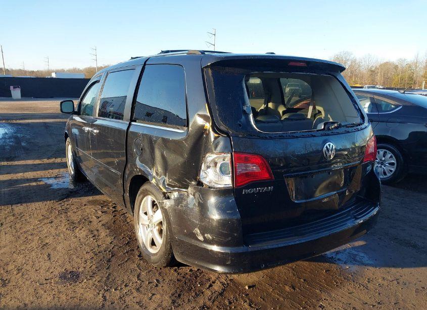 Photo 6 of 2010 Volkswagen Routan SEL PREMIUM (VIN 2V4RW6DX1AR250733)