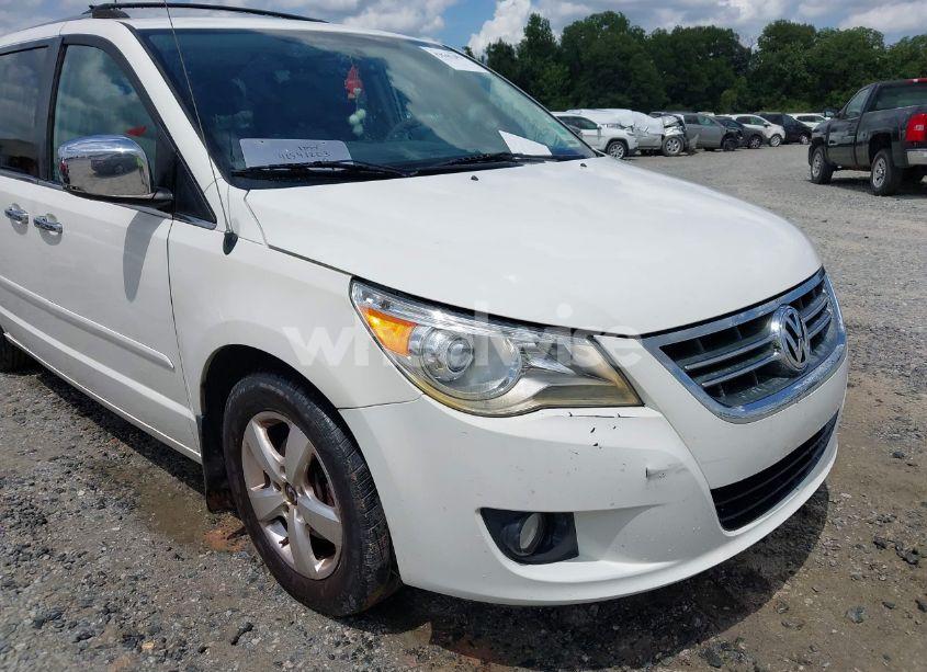 Photo 6 of 2010 Volkswagen Routan SEL PREMIUM (VIN 2V4RW6DX7AR268346)