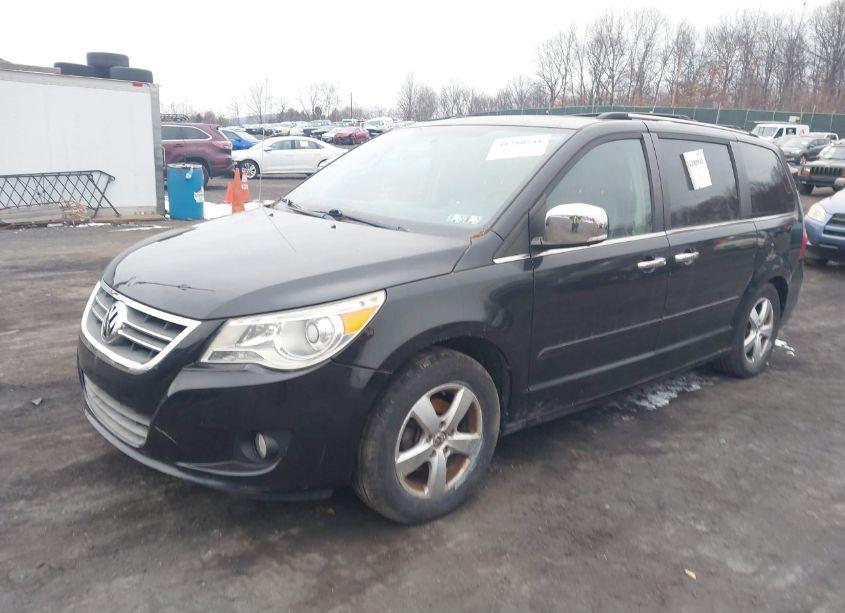 Photo 2 of 2010 Volkswagen Routan SEL PREMIUM (VIN 2V4RW6DXXAR295475)