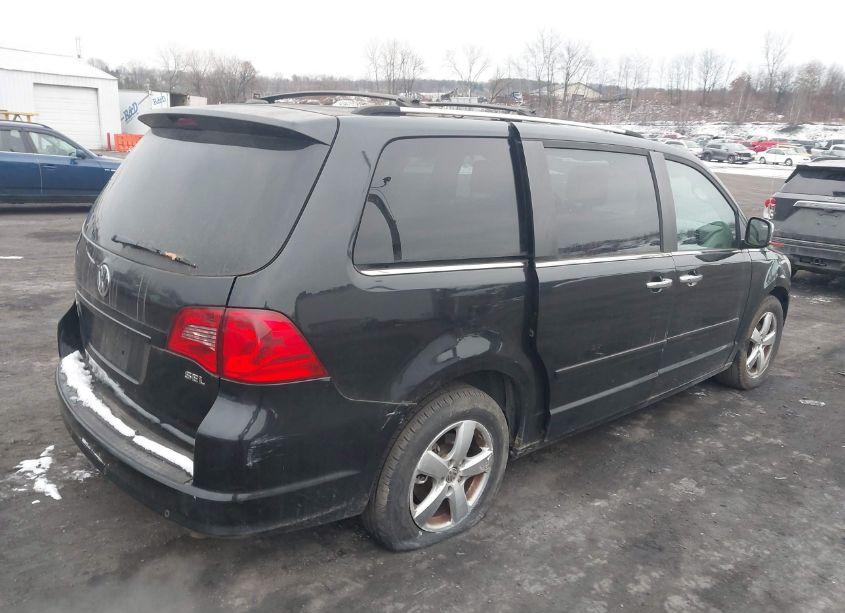 Photo 4 of 2010 Volkswagen Routan SEL PREMIUM (VIN 2V4RW6DXXAR295475)