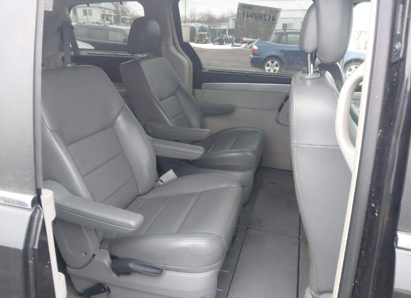 Photo 8 of 2010 Volkswagen Routan SEL PREMIUM (VIN 2V4RW6DXXAR295475)