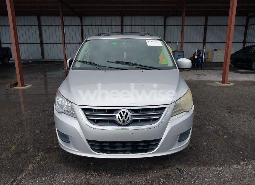 Photo 6 of 2009 Volkswagen Routan SE (VIN 2V8HW34109R582341)