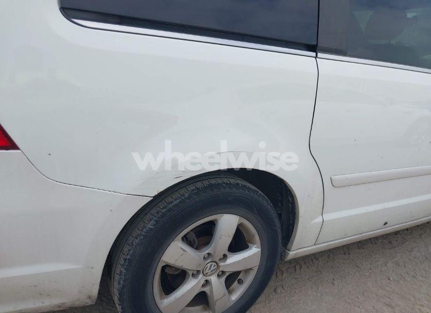 Photo 12 of 2009 Volkswagen Routan SE (VIN 2V8HW34129R545985)