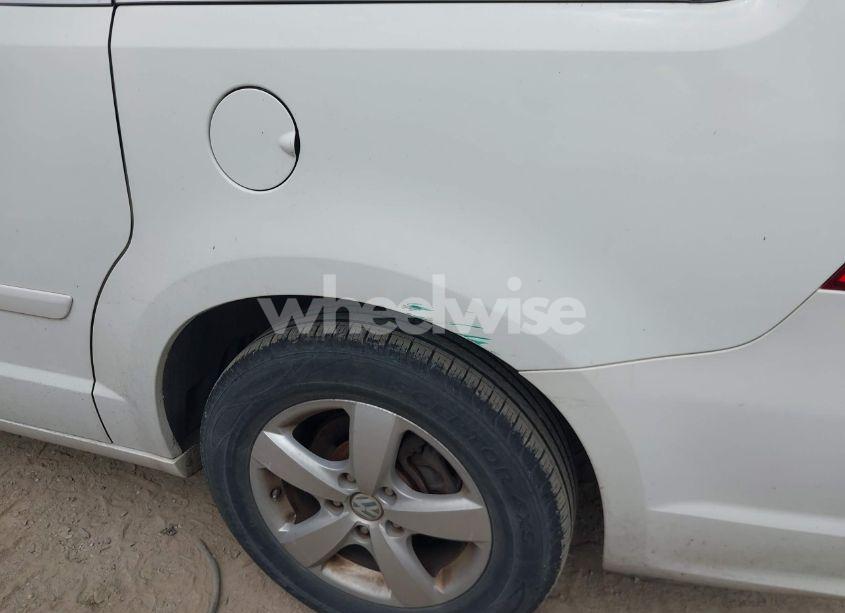 Photo 13 of 2009 Volkswagen Routan SE (VIN 2V8HW34129R545985)