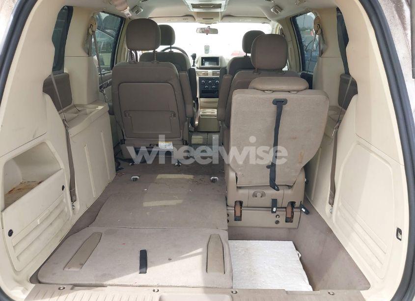 Photo 8 of 2009 Volkswagen Routan SE (VIN 2V8HW34129R545985)