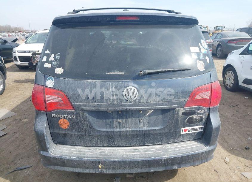 Photo 16 of 2009 Volkswagen Routan SE (VIN 2V8HW34159R586093)