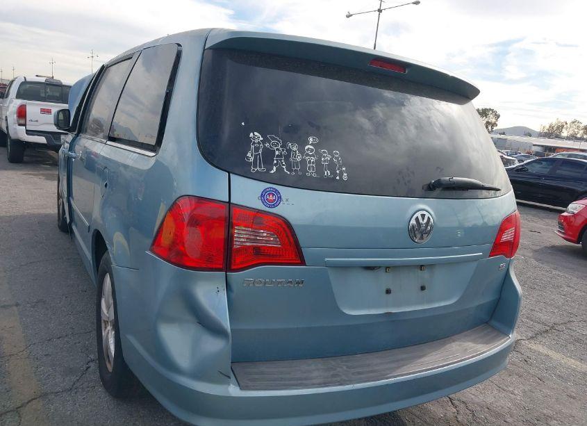 Photo 5 of 2009 Volkswagen Routan SE (VIN 2V8HW34159R586546)