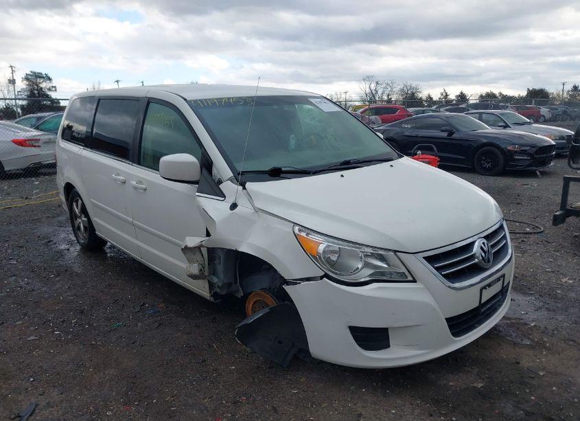 2009 Volkswagen Routan SE (VIN 2V8HW34169R554575) main photo