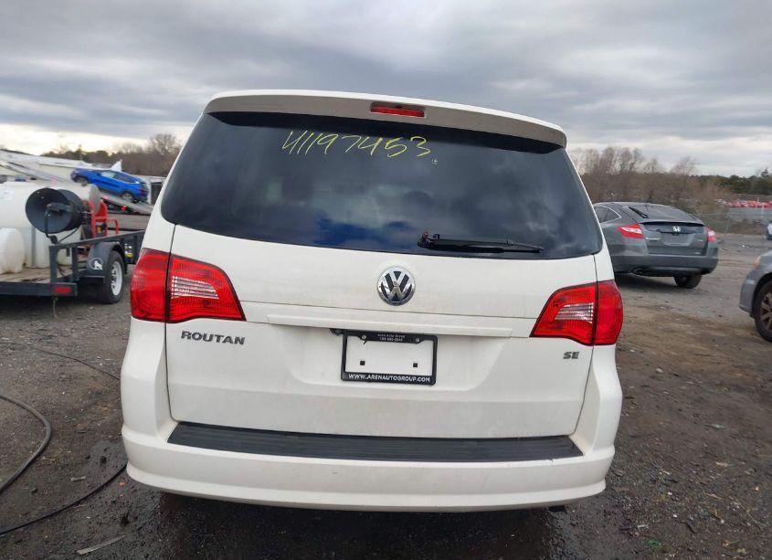 Photo 16 of 2009 Volkswagen Routan SE (VIN 2V8HW34169R554575)