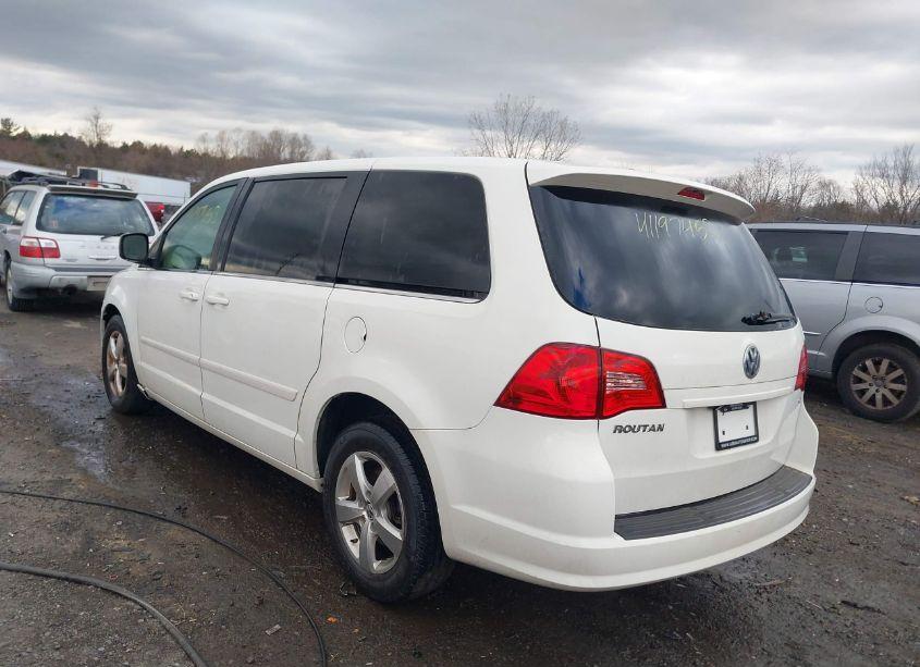Photo 3 of 2009 Volkswagen Routan SE (VIN 2V8HW34169R554575)