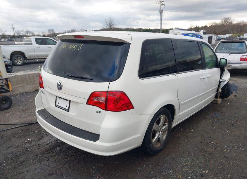 Photo 4 of 2009 Volkswagen Routan SE (VIN 2V8HW34169R554575)