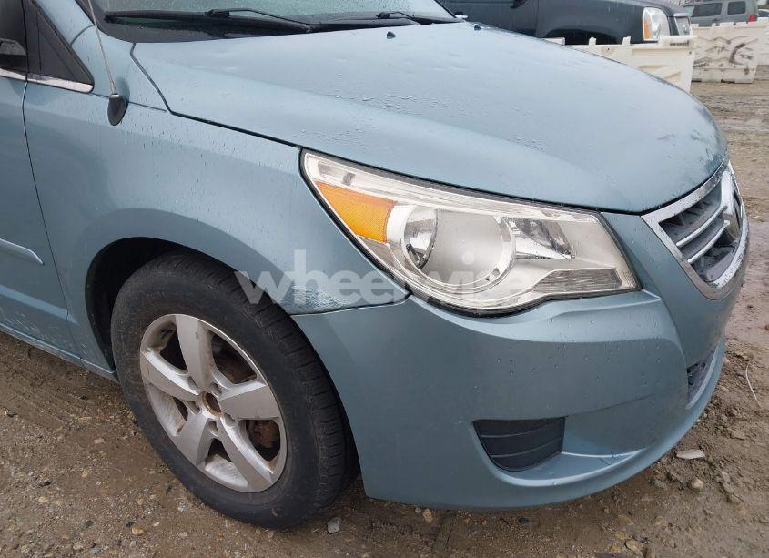 Photo 16 of 2009 Volkswagen Routan SE (VIN 2V8HW34169R558870)