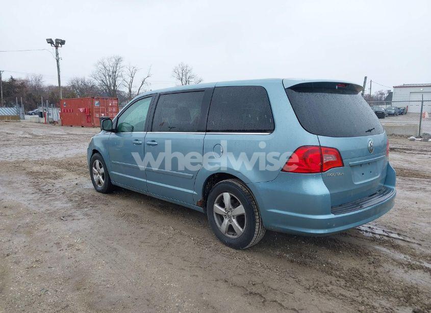 Photo 3 of 2009 Volkswagen Routan SE (VIN 2V8HW34169R558870)