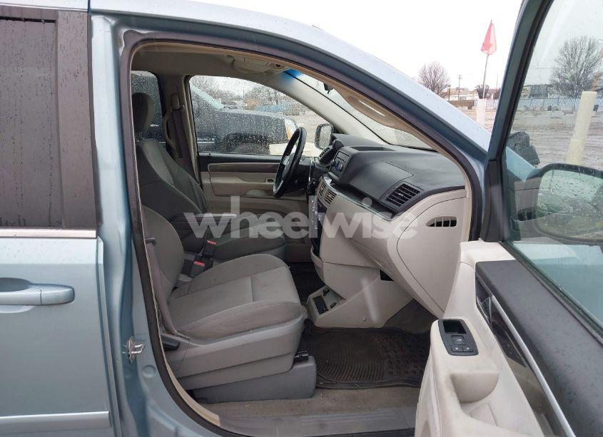 Photo 5 of 2009 Volkswagen Routan SE (VIN 2V8HW34169R558870)