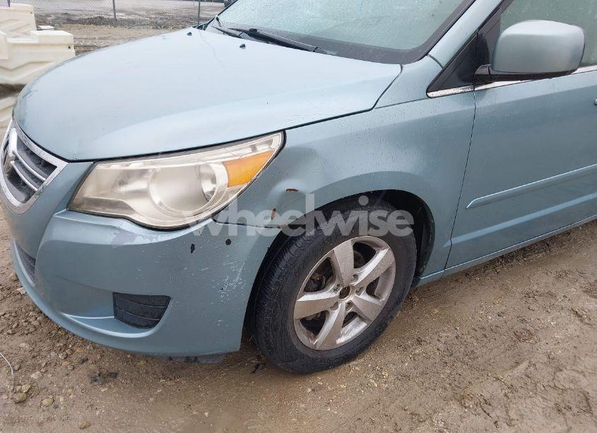 Photo 6 of 2009 Volkswagen Routan SE (VIN 2V8HW34169R558870)