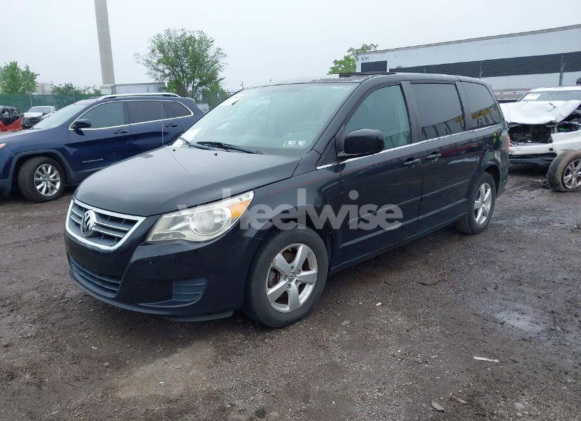 Photo 2 of 2009 Volkswagen Routan SE (VIN 2V8HW34179R586550)