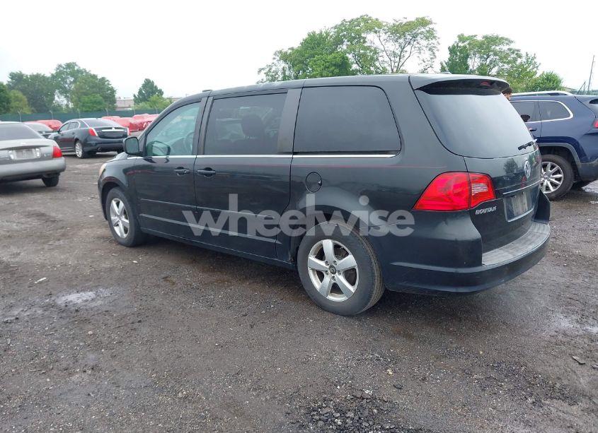 Photo 3 of 2009 Volkswagen Routan SE (VIN 2V8HW34179R586550)