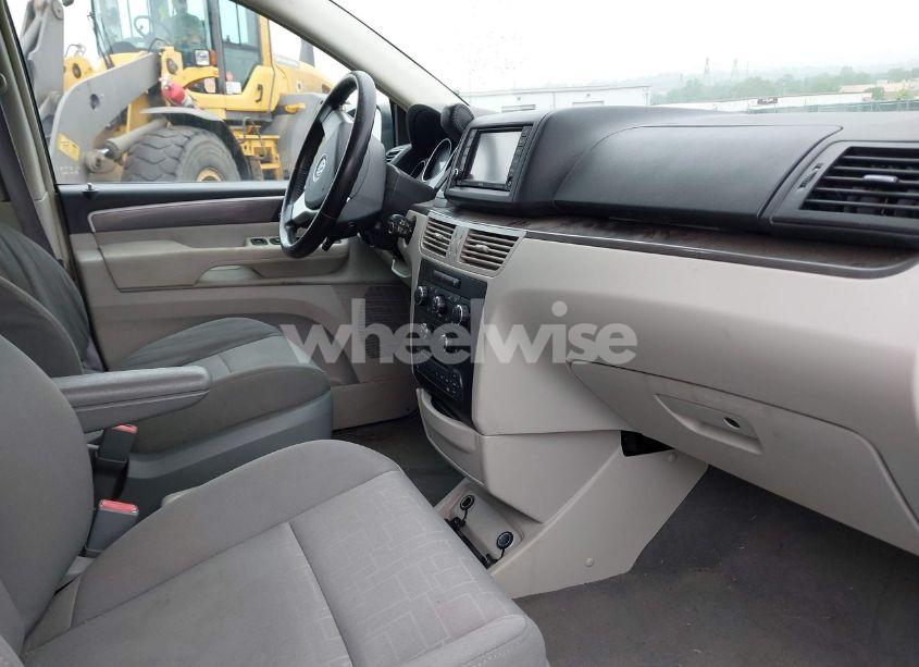 Photo 5 of 2009 Volkswagen Routan SE (VIN 2V8HW34179R586550)