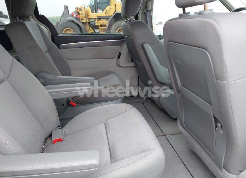 Photo 8 of 2009 Volkswagen Routan SE (VIN 2V8HW34179R586550)