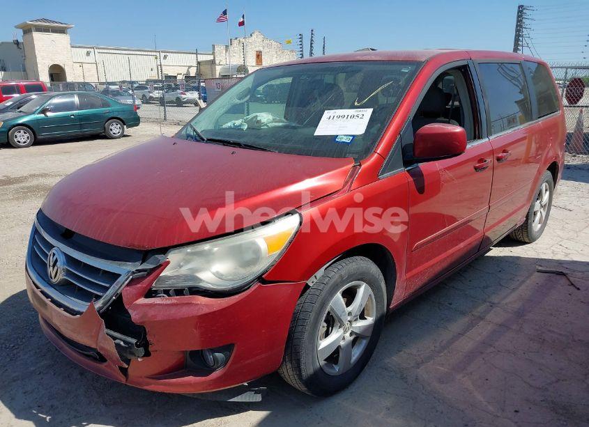Photo 2 of 2009 Volkswagen Routan SE (VIN 2V8HW34199R553825)