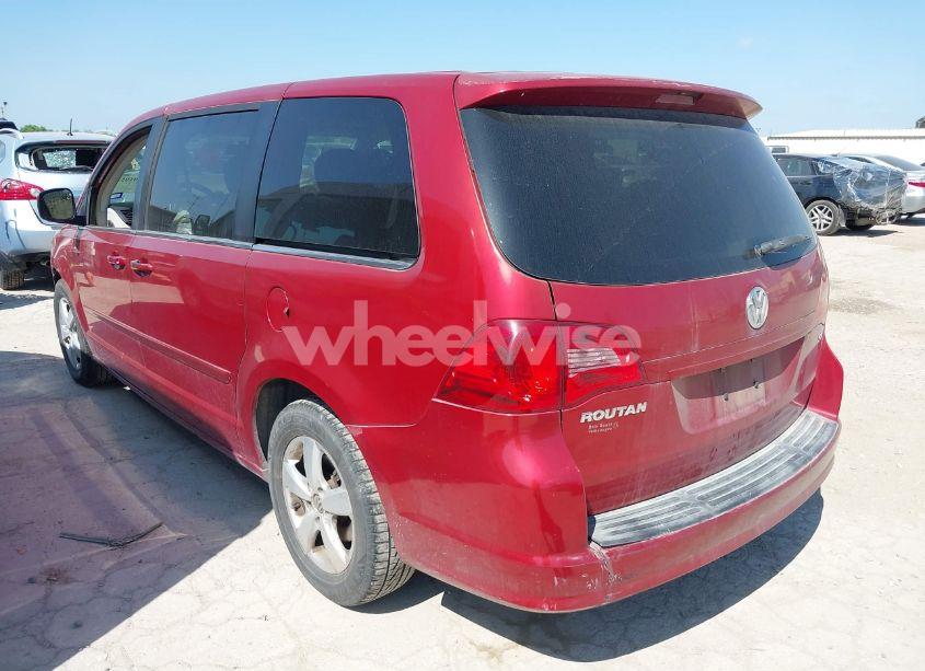 Photo 3 of 2009 Volkswagen Routan SE (VIN 2V8HW34199R553825)