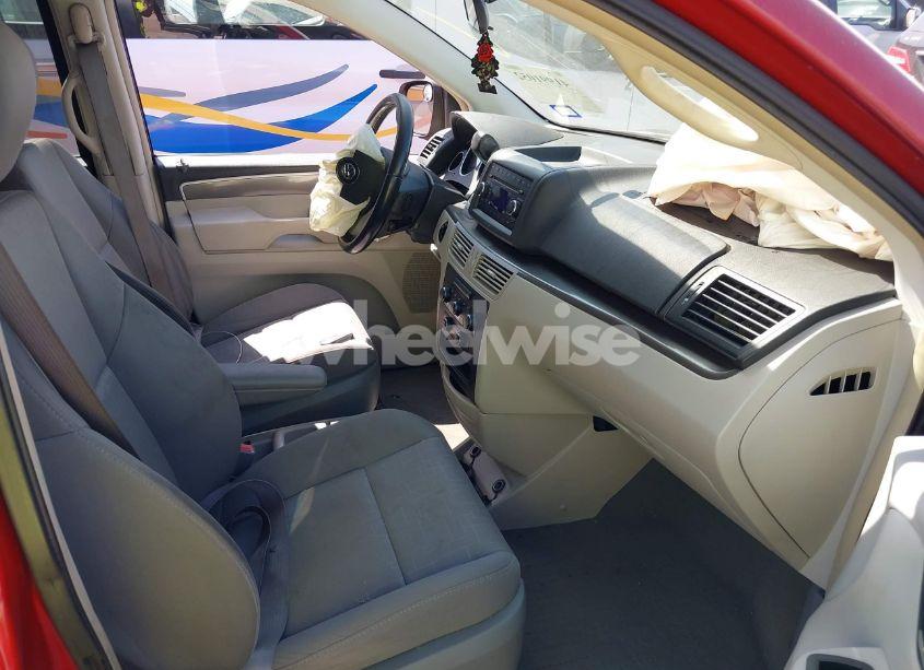 Photo 5 of 2009 Volkswagen Routan SE (VIN 2V8HW34199R553825)