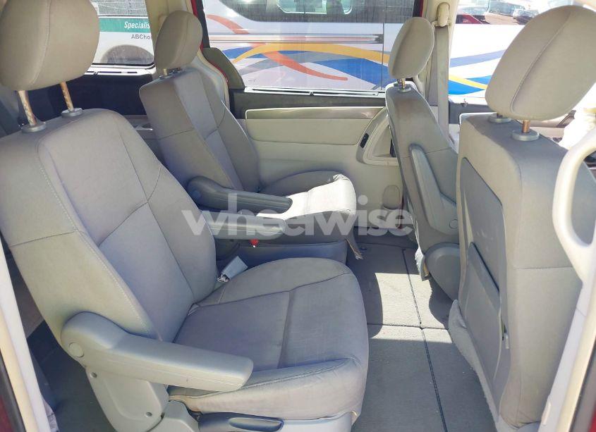 Photo 8 of 2009 Volkswagen Routan SE (VIN 2V8HW34199R553825)