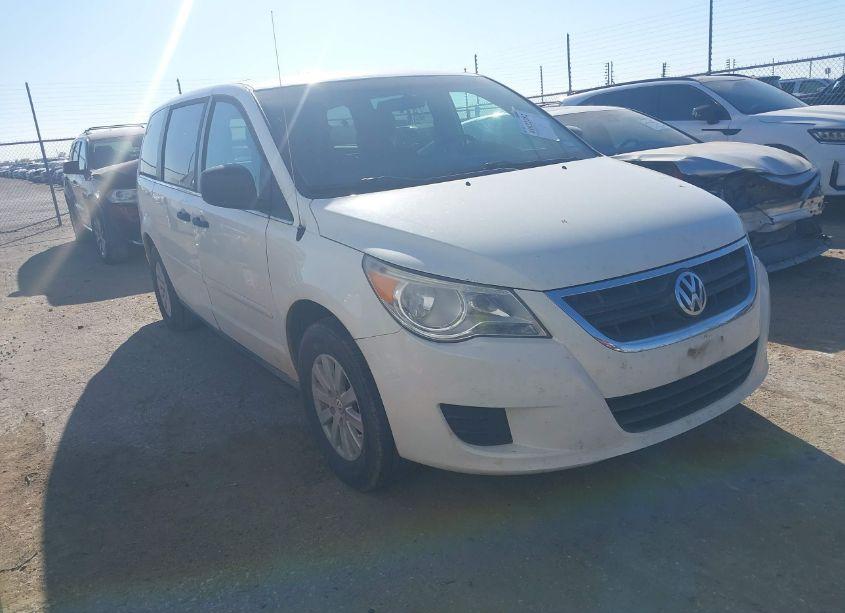2009 Volkswagen Routan S (VIN 2V8HW44129R545930) main photo