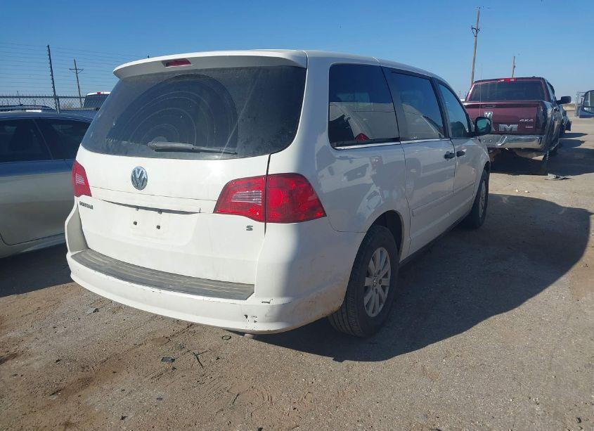 Photo 4 of 2009 Volkswagen Routan S (VIN 2V8HW44129R545930)